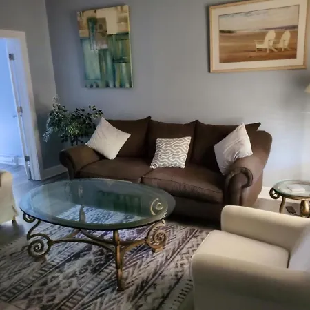 Minutes To Downtown! Long-Stays & Pets Welcome!